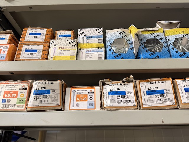 Ca. 50x verpakking ijzerwaren w.o. schroeven, spijkers, pluggen, w.o. heco, fis, kelfort - afbeelding 9 van  18