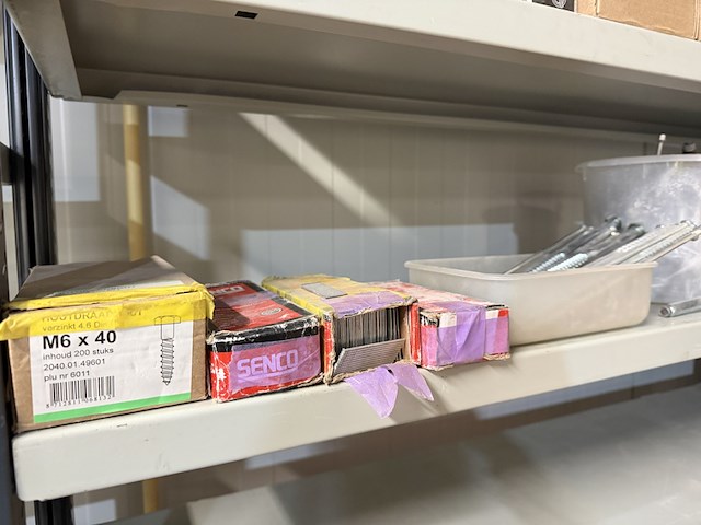 Ca. 50x verpakking ijzerwaren w.o. schroeven, spijkers, pluggen, w.o. heco, fis, kelfort - afbeelding 12 van  18