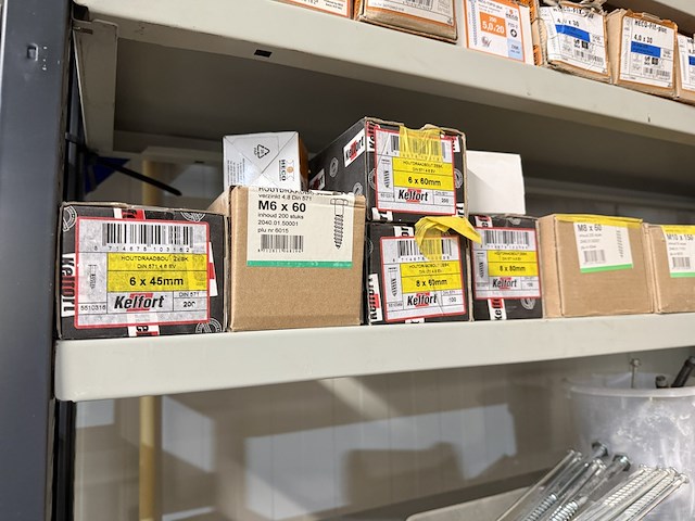 Ca. 50x verpakking ijzerwaren w.o. schroeven, spijkers, pluggen, w.o. heco, fis, kelfort - afbeelding 13 van  18