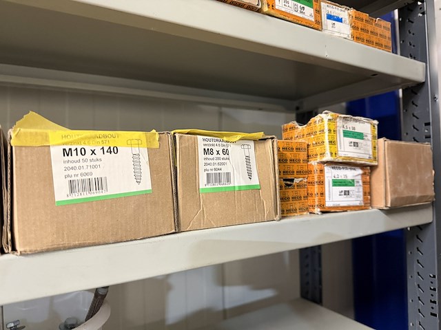 Ca. 50x verpakking ijzerwaren w.o. schroeven, spijkers, pluggen, w.o. heco, fis, kelfort - afbeelding 15 van  18