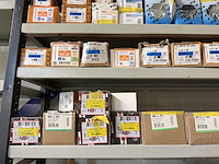 Ca. 50x verpakking ijzerwaren w.o. schroeven, spijkers, pluggen, w.o. heco, fis, kelfort - afbeelding 16 van  18