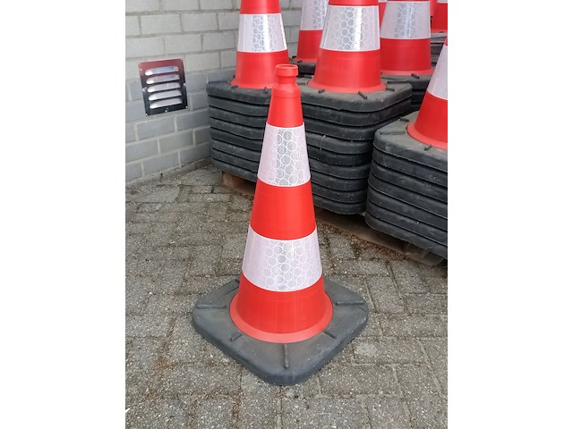 Ca. 51x pilonnen - afbeelding 1 van  3