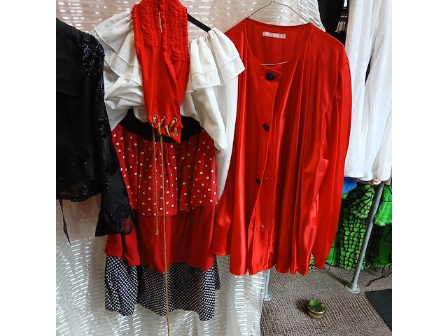 Ca. 51x spaanse outfits - afbeelding 3 van  9