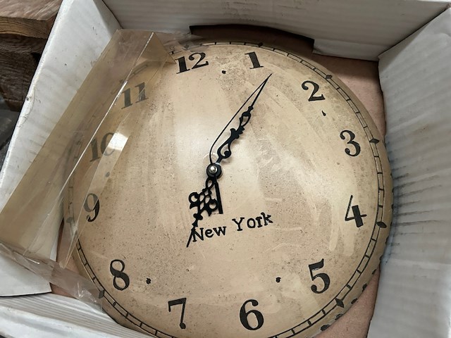 Ca. 51x woonaccessoires w.o. retro klokken new york - afbeelding 2 van  3