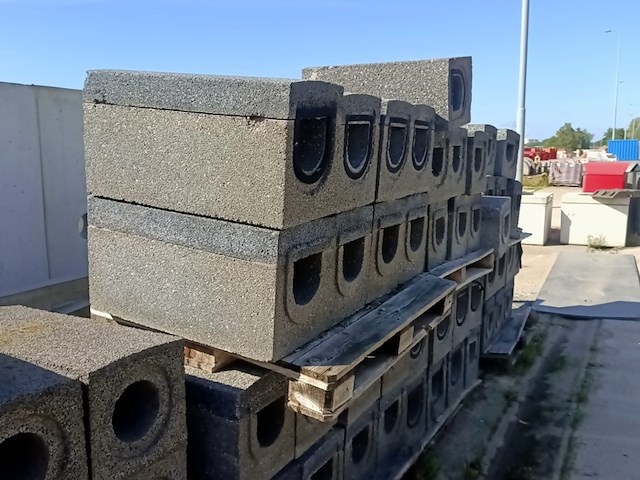 Ca. 52x betonband permeoblok - afbeelding 8 van  11