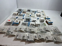 Ca. 52x diverse elektrische accessoires kopp