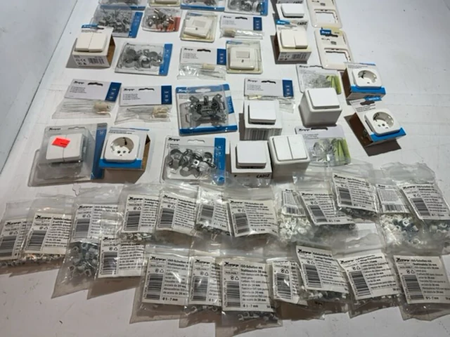 Ca. 52x diverse elektrische accessoires kopp - afbeelding 4 van  4