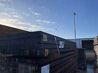 Ca. 52x massaranduba palen fijnbezaagd, 70x70mm, lengte 305cm - afbeelding 4 van  4