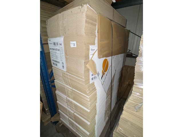 Ca. 540x verzenddozen 34x23x27cm, wit - afbeelding 1 van  3