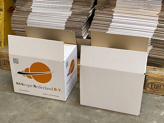 Ca. 540x verzenddozen 34x23x27cm, wit - afbeelding 2 van  3