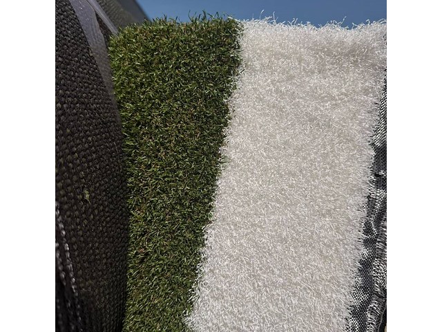 Ca. 54,4m2 kunstgras, 28 mm hoog, groen, wit - afbeelding 3 van  3