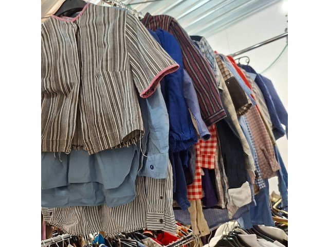 Ca. 54x blouses en boeren kieltjes - afbeelding 1 van  3