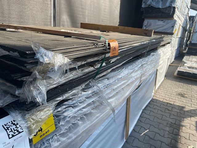 Ca. 54x douglas veer en groef zwart gecoat, 18x185mm, lengte 500cm - afbeelding 2 van  3