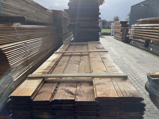 Ca. 54x douglas wisselsponning/halfhoutsrabat, 18x185mm, lengte 300cm - afbeelding 1 van  3