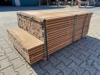 Ca. 552x guyana ipé latten geschaafd, 25x40mm, lengte 368/65cm, 23/135cm, 161/155cm - afbeelding 2 van  3
