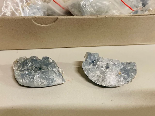 Ca. 55x celestien ruw stukje - afbeelding 2 van  7