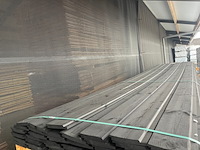 Ca. 55x channelsiding zwart gecoat, 18x140mm, lengte 420cm - afbeelding 1 van  3