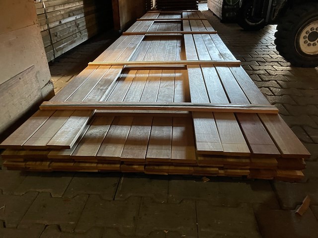 Ca. 55x guyana ipé planken geschaafd country grade, 18x90mm, lengte 500cm - afbeelding 1 van  3