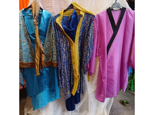 Ca. 55x japans en oosterse outfits - afbeelding 4 van  11