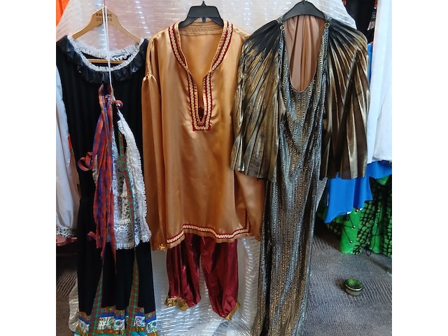 Ca. 55x japans en oosterse outfits - afbeelding 9 van  11