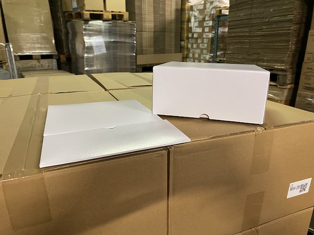 Ca. 560x duplex dozen of gebaksdozen, wit - afbeelding 1 van  4