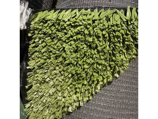 Ca. 56m2 kunstgras, 24 mm hoog, groen - afbeelding 2 van  3