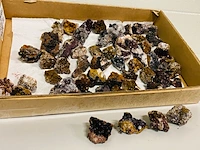 Ca. 56x bariet / calciet met kristallen