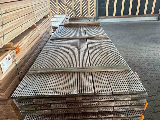Ca. 56x douglas vlonderplanken, 25x140mm, lengte 300cm - afbeelding 1 van  3