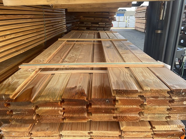 Ca. 56x douglas wisselsponning, 18x145mm, lengte 300cm - afbeelding 1 van  3