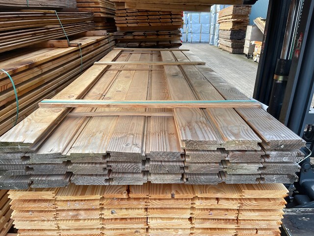 Ca. 56x douglas wisselsponning/halfhoutsrabat, 18x130mm, lengte 300cm - afbeelding 1 van  3