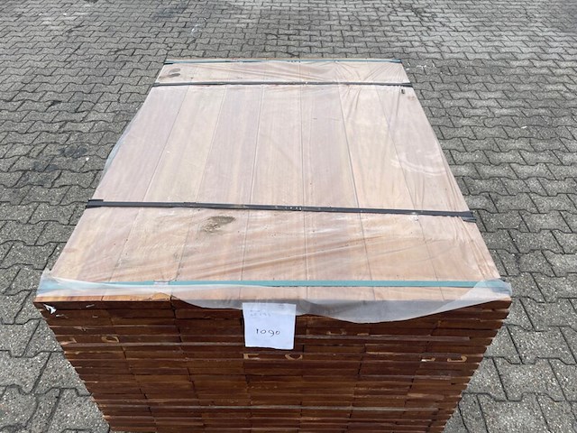 Ca. 56x guyana ipé planken geschaafd, 25x140mm, lengte 310cm - afbeelding 1 van  4