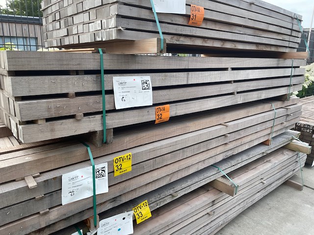Ca. 56x guyana teak palen fijnbezaagd, 68x68mm, lengte 275cm - afbeelding 4 van  4