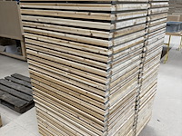 Ca. 57 meter legbordstelling, noordrek, houten legbord, blank hout - afbeelding 2 van  12