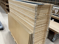 Ca. 57 meter legbordstelling, noordrek, houten legbord, blank hout - afbeelding 10 van  12