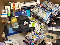 Ca. 582x diverse deurklinken, schriften en sokken, oxford, happysocks - afbeelding 1 van  7