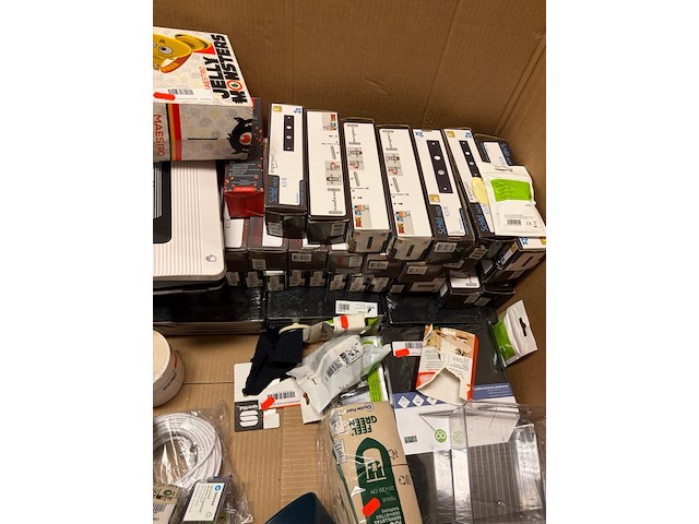 Ca. 582x diverse deurklinken, schriften en sokken, oxford, happysocks - afbeelding 2 van  7