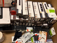 Ca. 582x diverse deurklinken, schriften en sokken, oxford, happysocks - afbeelding 2 van  7
