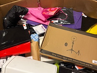 Ca. 582x diverse deurklinken, schriften en sokken, oxford, happysocks - afbeelding 6 van  7