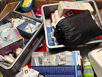 Ca. 582x diverse deurklinken, schriften en sokken, oxford, happysocks - afbeelding 7 van  7