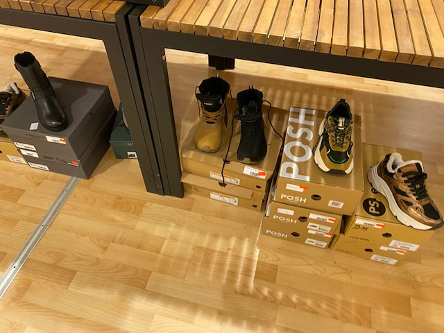 Ca. 58x laarsjes, schoenen en snowboots, posh poelman, bronx, unisa, 38-45 - afbeelding 2 van  6