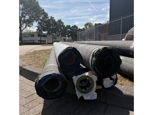 Ca. 59,2m2 kunstgras, 24 mm hoog, groen - afbeelding 2 van  3