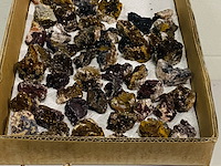 Ca. 59x bariet / calciet met kristallen - afbeelding 1 van  6