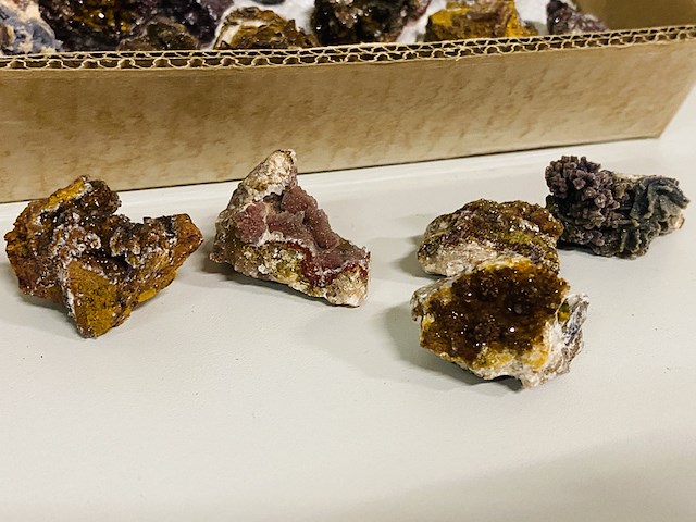 Ca. 59x bariet / calciet met kristallen - afbeelding 2 van  6