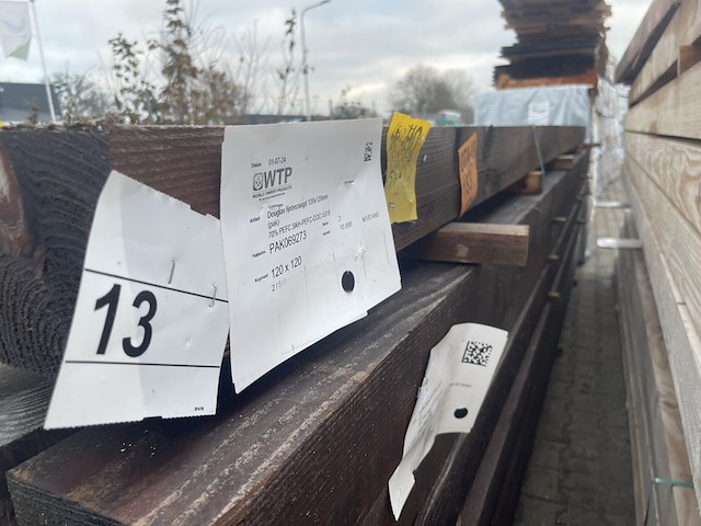 Ca. 5x douglas balken fijnbezaagd, 120x120mm, lengte 500cm - afbeelding 2 van  3