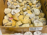 Ca. 6 kilo bergkristal geodes - afbeelding 1 van  8