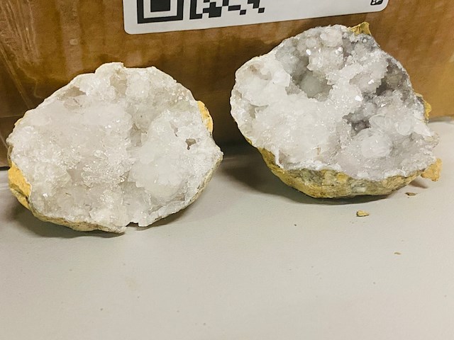Ca. 6 kilo bergkristal geodes - afbeelding 3 van  8