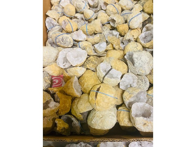 Ca. 6 kilo bergkristal geodes - afbeelding 4 van  8