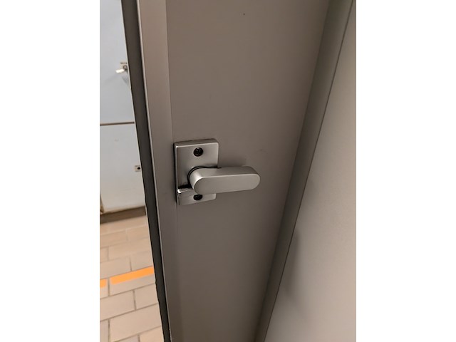 Ca. 6 meter dubbelzijdige kleedruimte-module — 12x kleedkamer - afbeelding 4 van  12