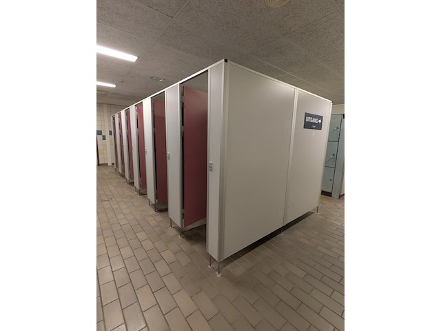 Ca. 6 meter dubbelzijdige kleedruimte-module — 12x kleedkamer - afbeelding 5 van  12