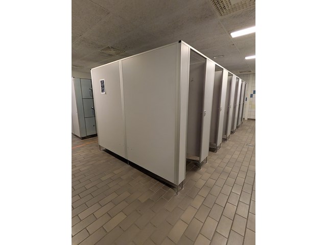 Ca. 6 meter dubbelzijdige kleedruimte-module — 12x kleedkamer - afbeelding 6 van  12